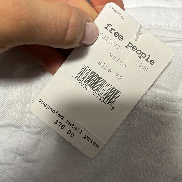 3) NWT Free People White Denim Busted Knee Distressed Skinny 9” Jeans Size 26 - Picture 14 of 15